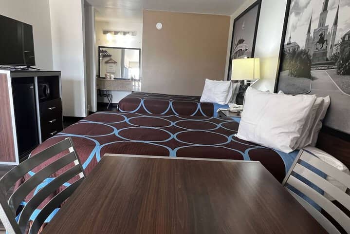Room 27 of 68