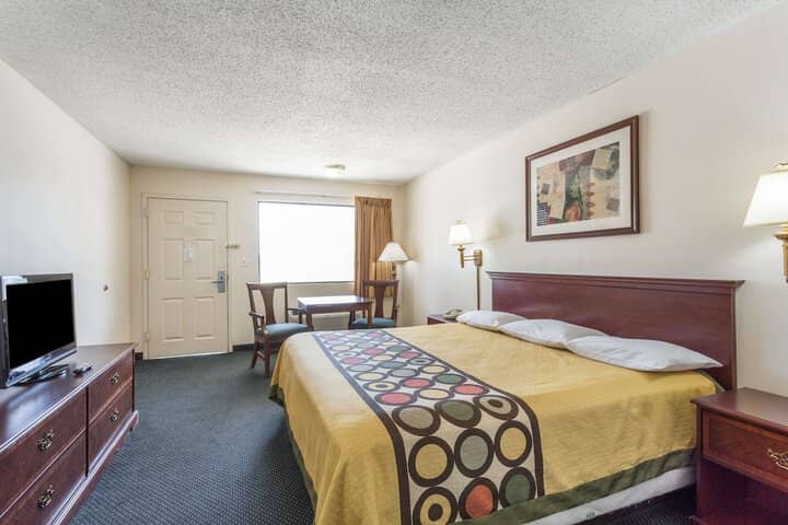 Room 15 of 68