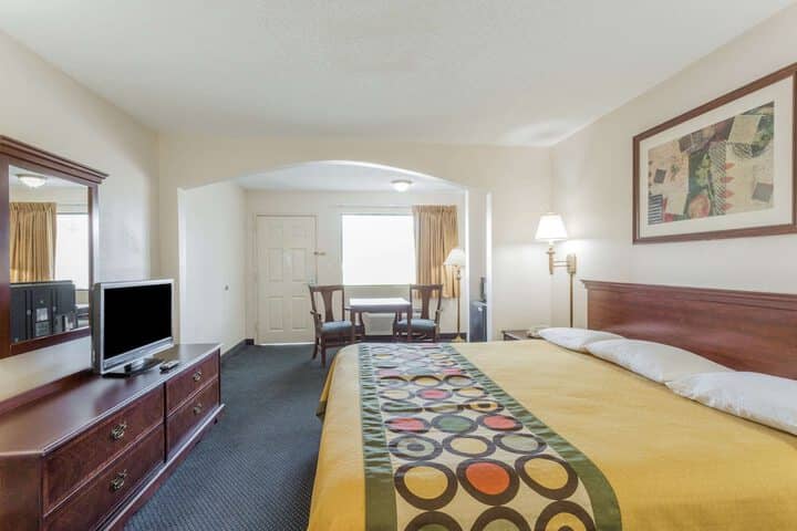 Room 13 of 68