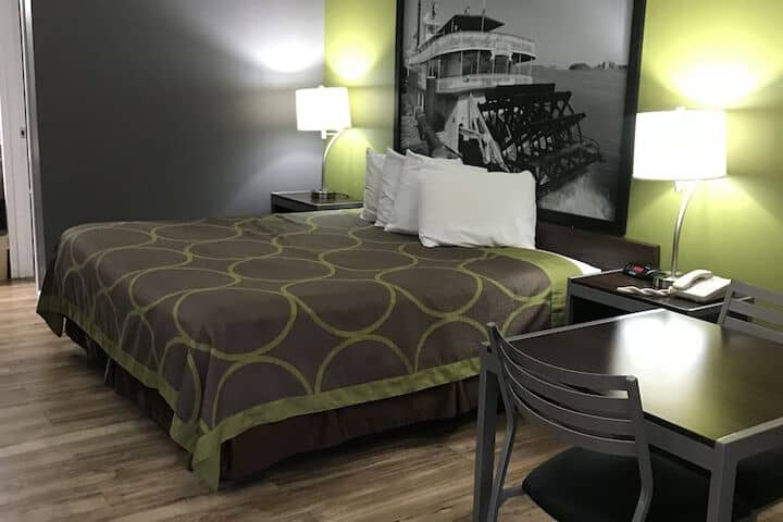 Room 8 of 68