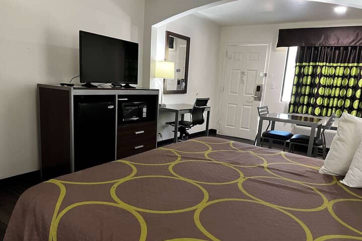 Room 25 of 68