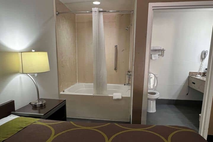 Room 35 of 68