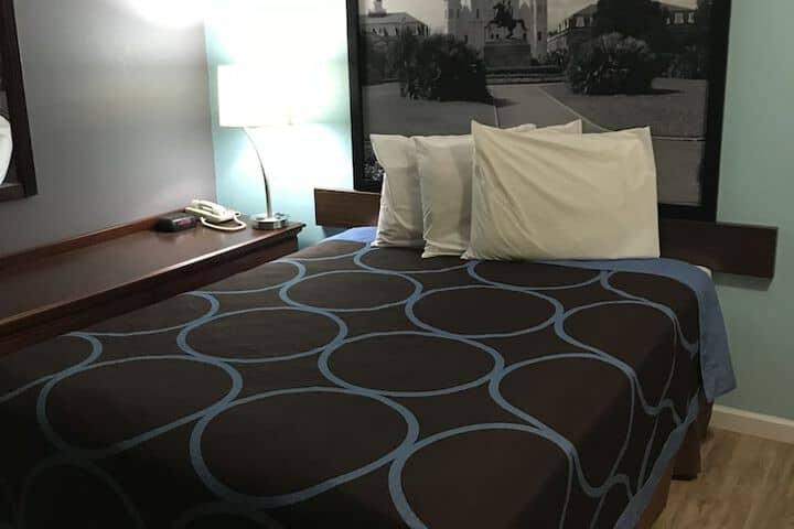 Room 12 of 68