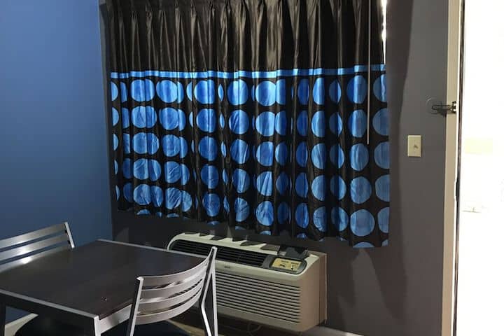Room 6 of 68