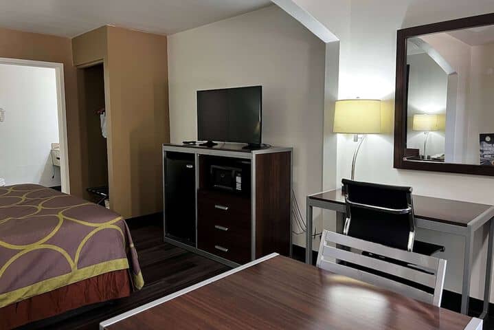Room 33 of 68