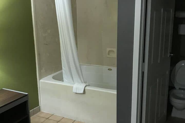 Room 42 of 68